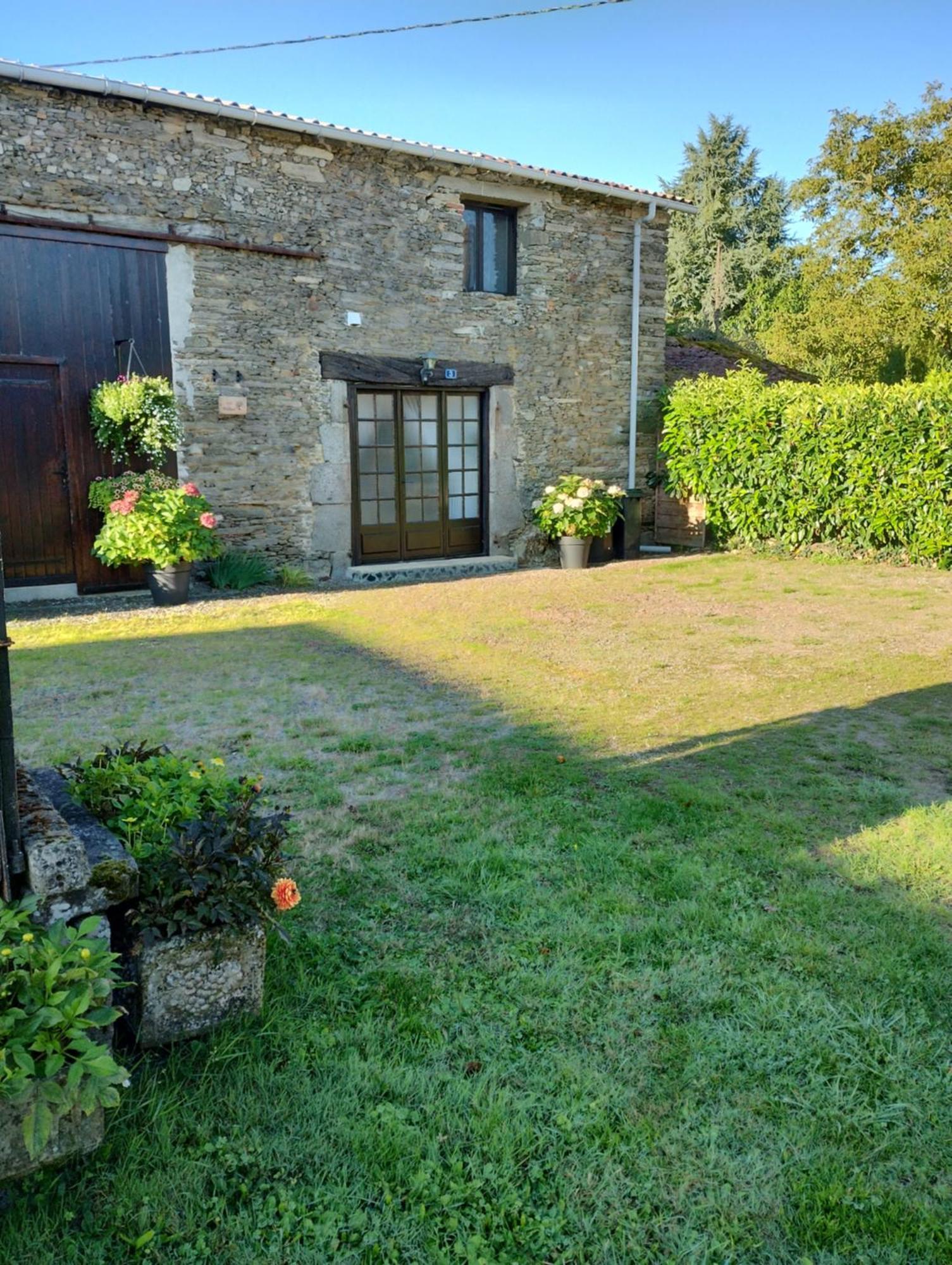 Les Poiriers Vila Saint-Pierre-du-Chemin Exterior foto